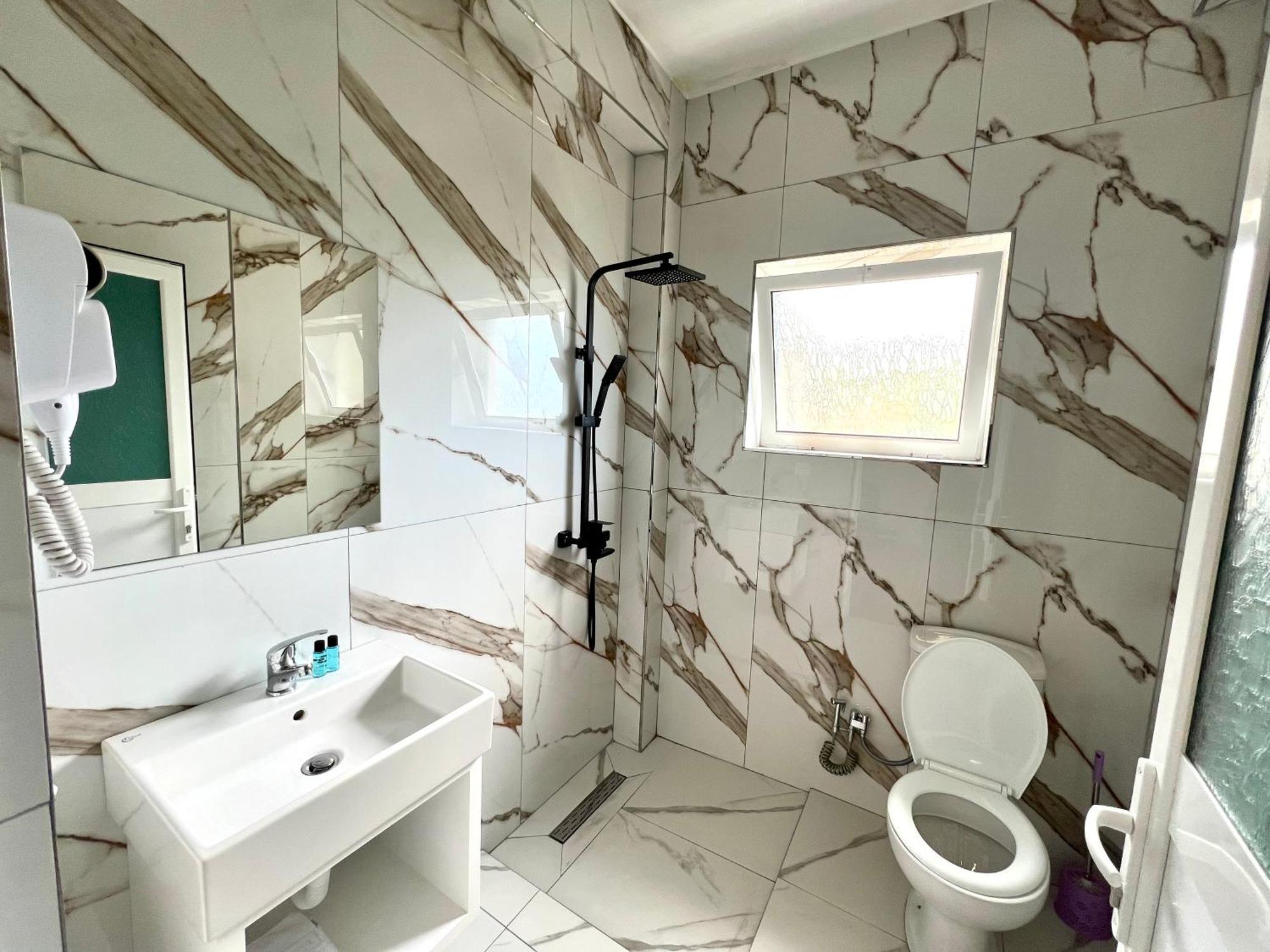 סרנדה Redi'S Seaview Apartments מראה חיצוני תמונה
